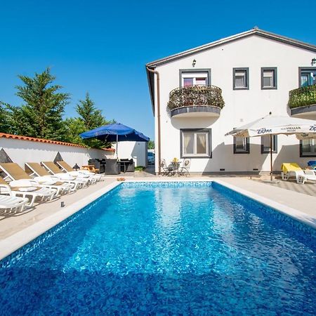 Apartments With Pool In Pula,Croatia Exterior photo