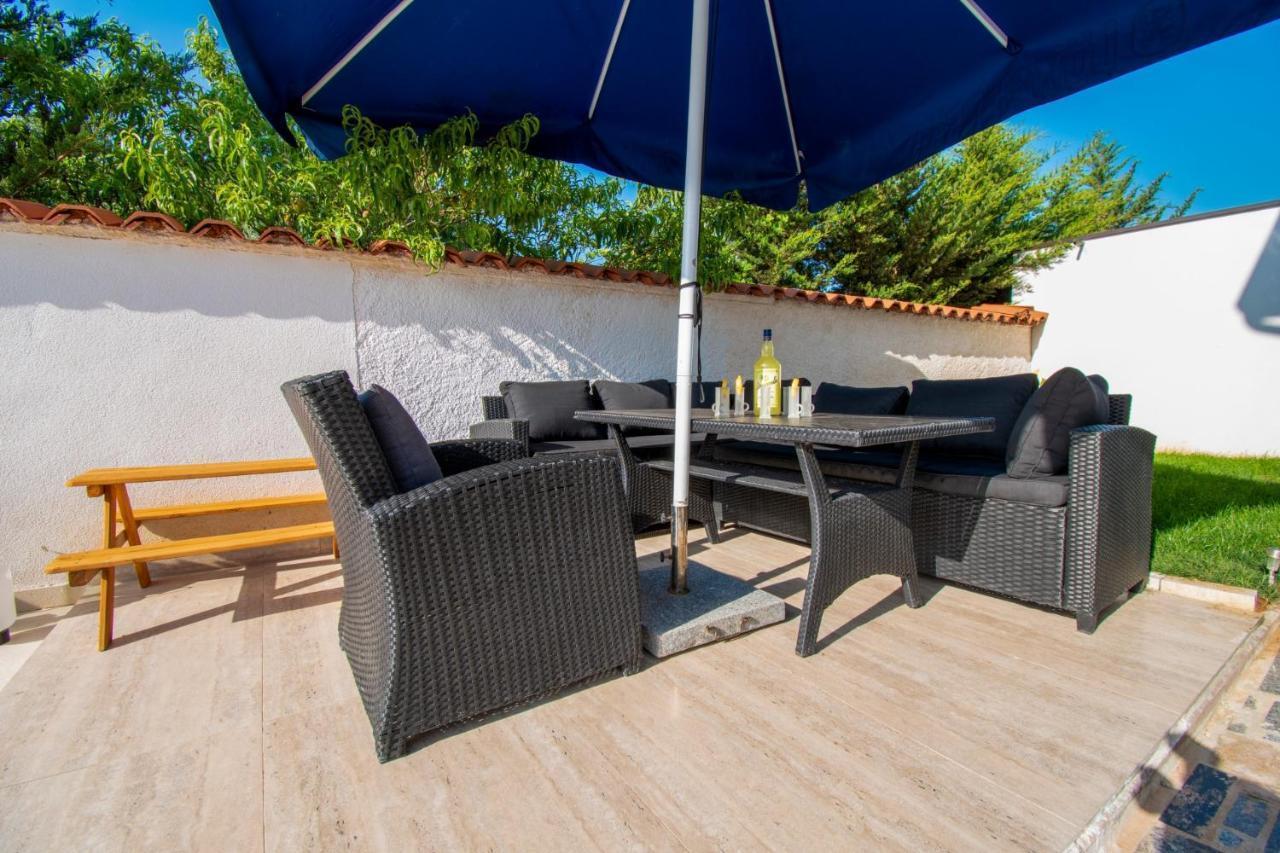 Apartments With Pool In Pula,Croatia Exterior photo