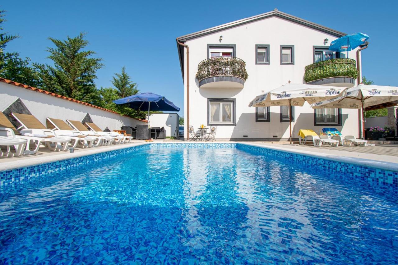 Apartments With Pool In Pula,Croatia Exterior photo