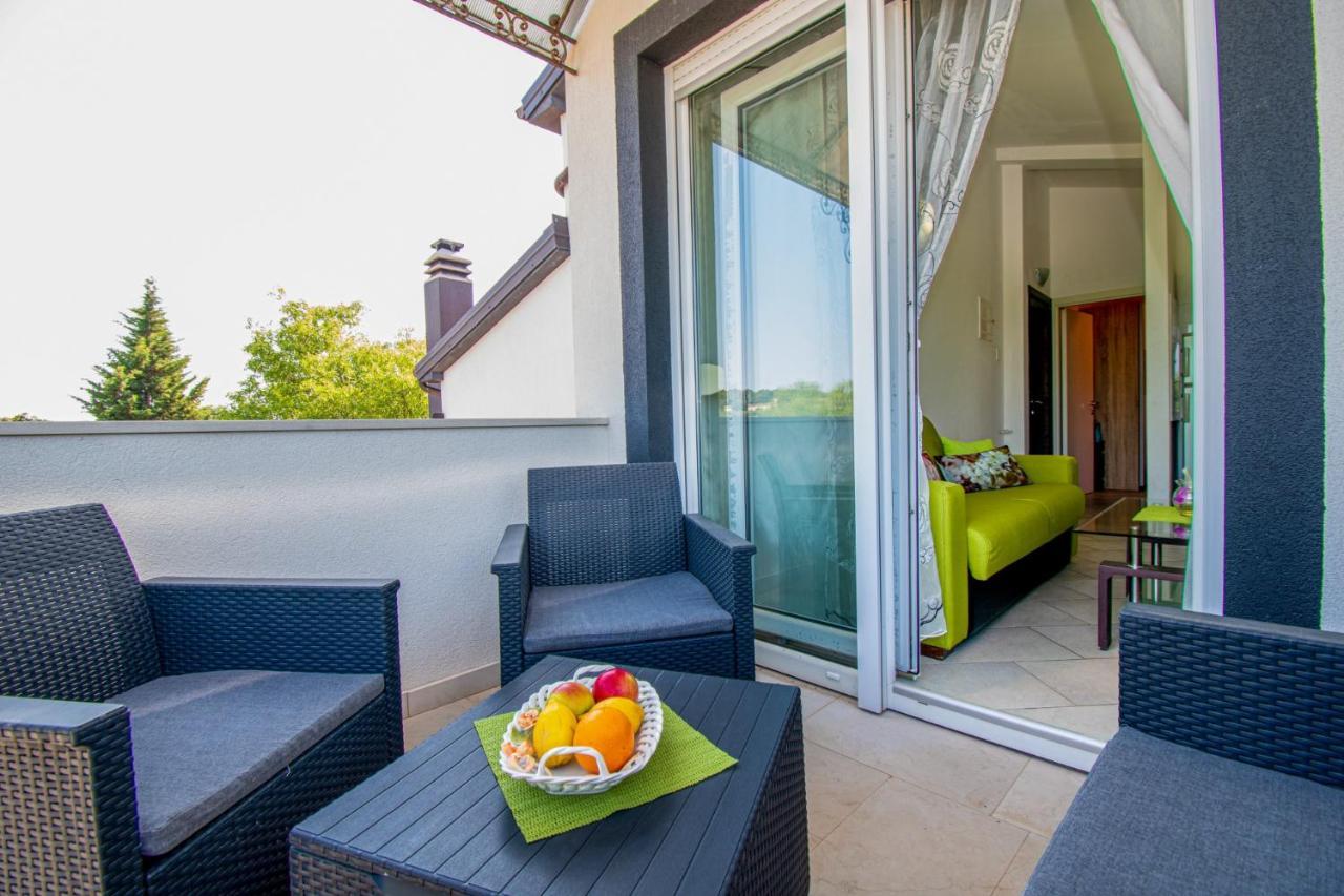 Apartments With Pool In Pula,Croatia Exterior photo