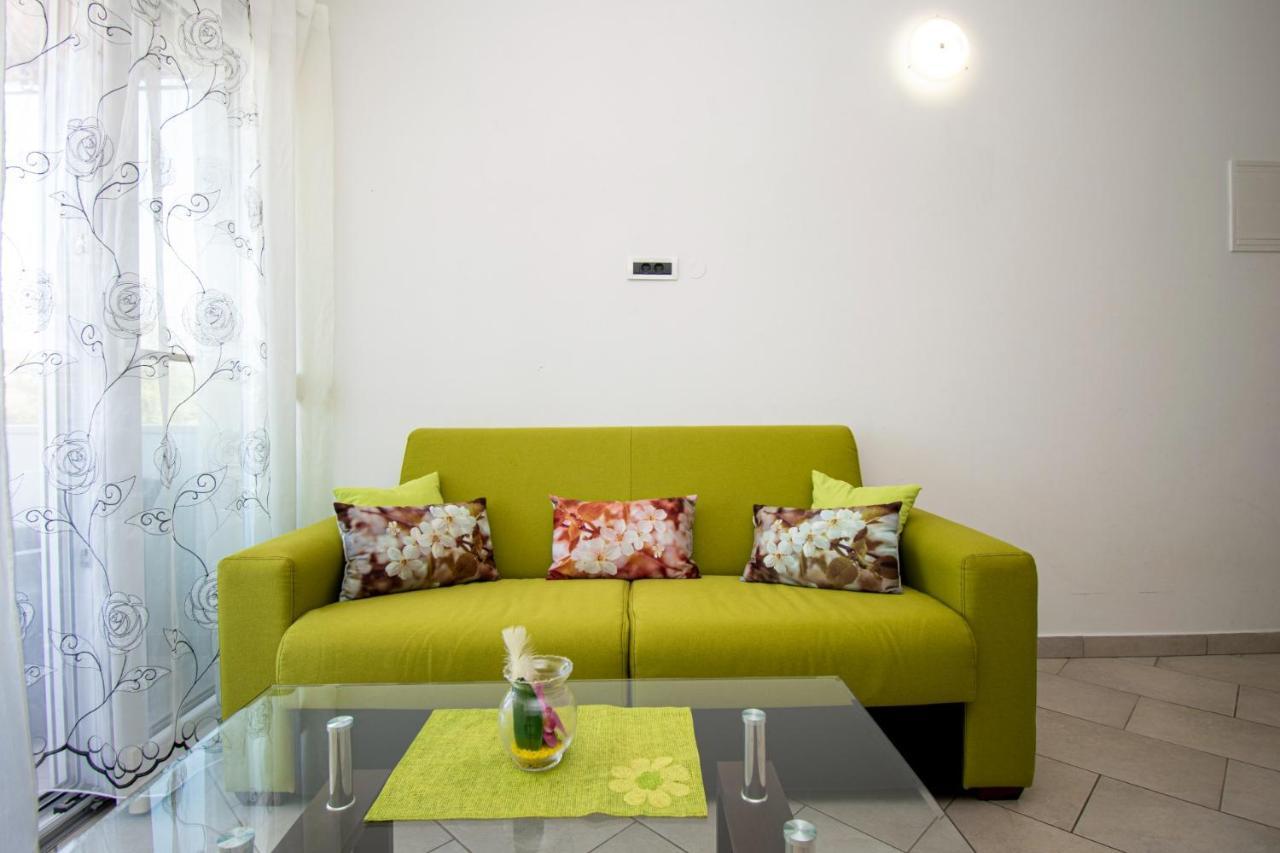 Apartments With Pool In Pula,Croatia Exterior photo